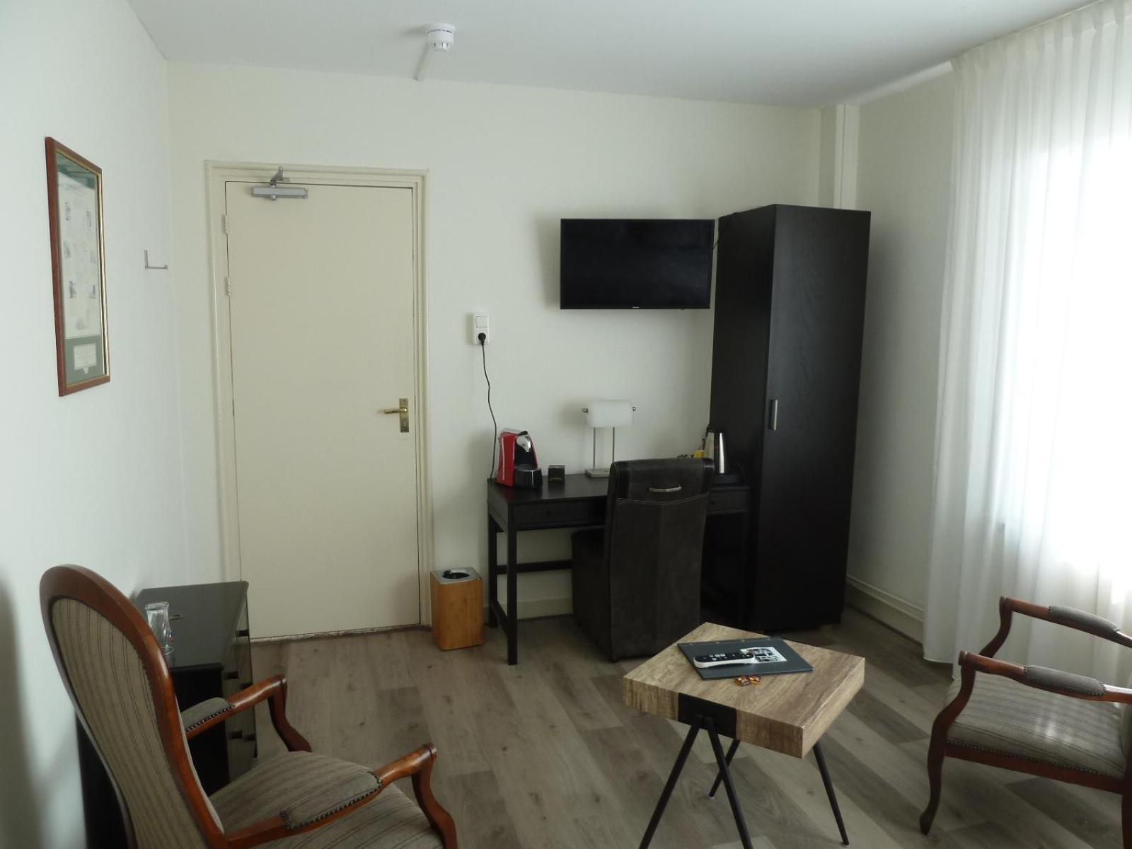 ホテル セントラル ハルリンゲン 部屋 写真